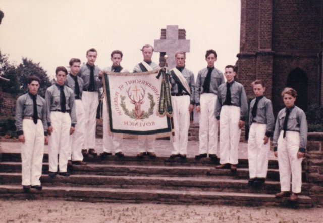 1956 Jungschützen mit Fahne